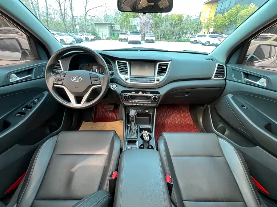 900x675_0_q87_c42_autohomecar__ChxpVmm6Q8iANlO0AAu8ckMbw9k183.jpg.webp Used Hyundai Tucson 2018 1.6T dual-clutch two-wheel drive 15th anniversary special edition