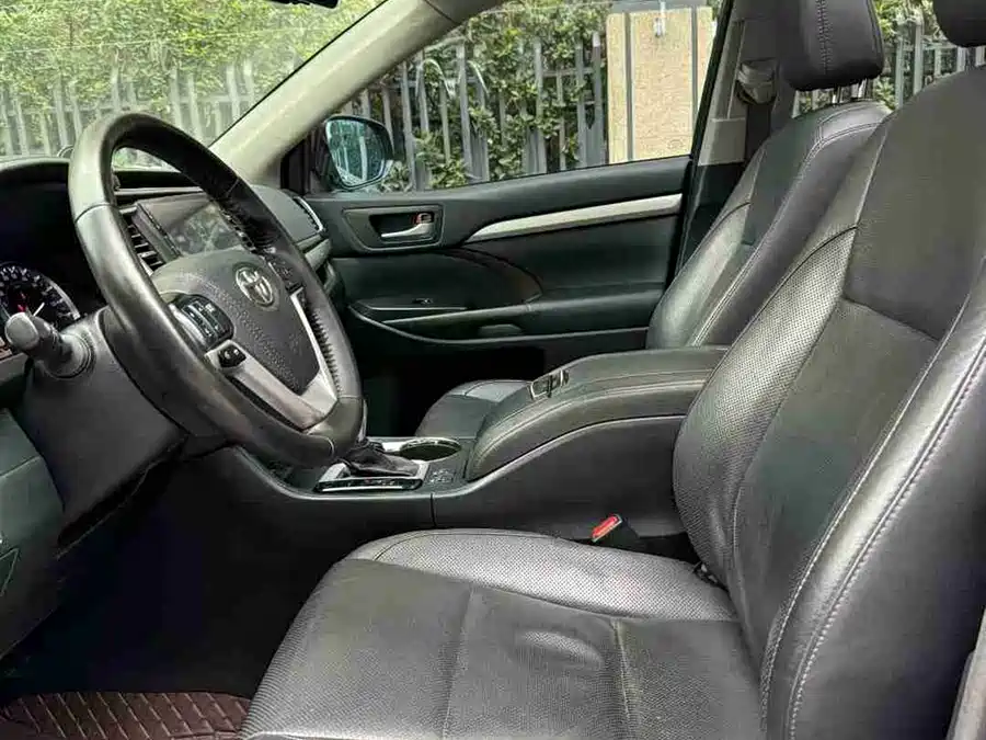 Used Toyota Highlander 2017 2.0T four-wheel drive luxury version 7 seats