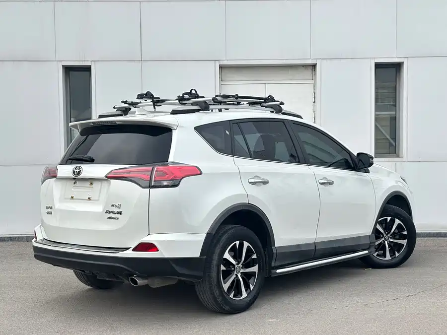 900x675_0_q87_c42_autohomecar__ChxpVmm7S0KABVtpAAijFxhz798738.jpg.webp Used Toyota RAV4 Rongfang 2016 2.0L CVT two-wheel drive fashion version National V