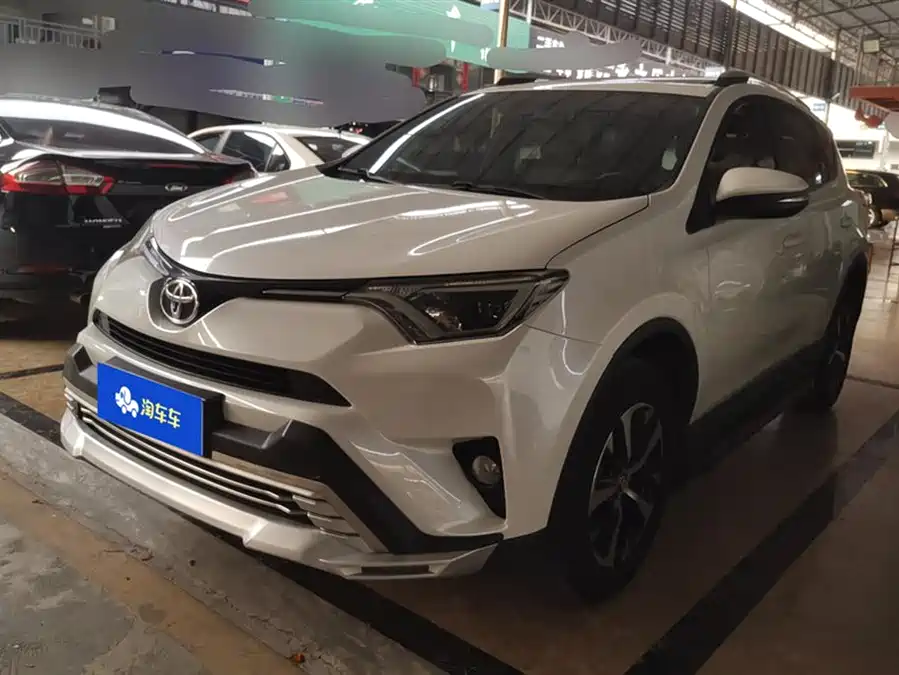 Used Toyota RAV4 Rongfang 2019 2.0L CVT two-wheel drive Pioneer Edition National V