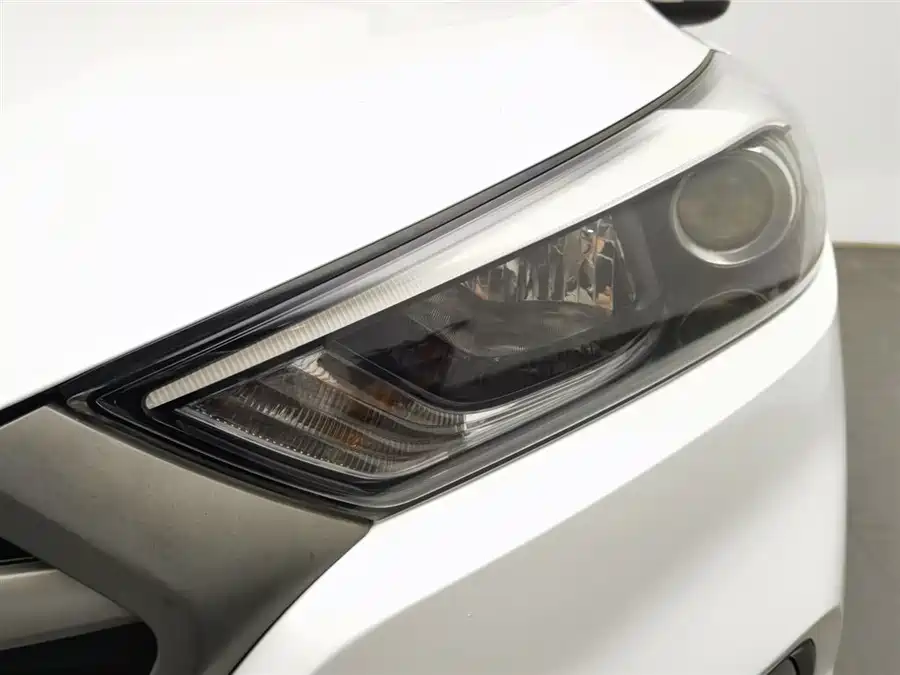 900x675_0_q87_c42_autohomecar__ChxpVmm7jj2AWuSyAAEQ7mfjv1E331.jpg.webp Used Hyundai Tucson 2015 1.6T dual-clutch two-wheel drive intelligent model