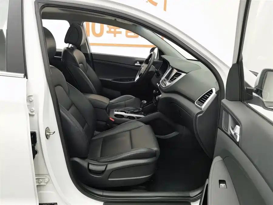 900x675_0_q87_c42_autohomecar__ChxpVmm7jk-AClGkAAFyeKKE4KE911.jpg.webp Used Hyundai Tucson 2015 1.6T dual-clutch two-wheel drive intelligent model