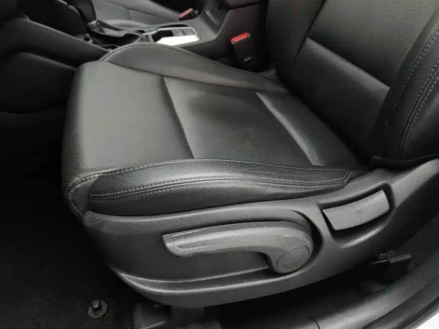 900x675_0_q87_c42_autohomecar__ChxpVmm7jkyAfsb5AAGNBCXEMcE872.jpg.webp Used Hyundai Tucson 2015 1.6T dual-clutch two-wheel drive intelligent model