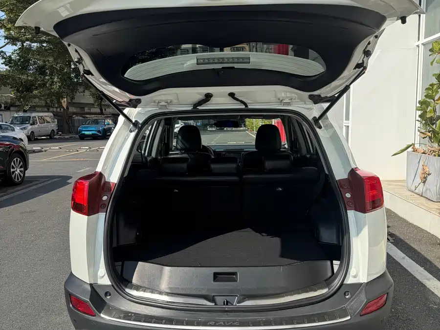 Used Toyota RAV4 Rongfang 2015 2.0L CVT two-wheel drive fashion version