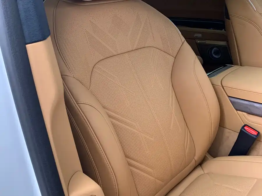 900x675_0_q87_c42_autohomecar__ChxpVmmATZWAGEdkAAiSR-kbK3s533.jpg.webp Used Zeekr 9X 2025 Hyper Edition 70kWh