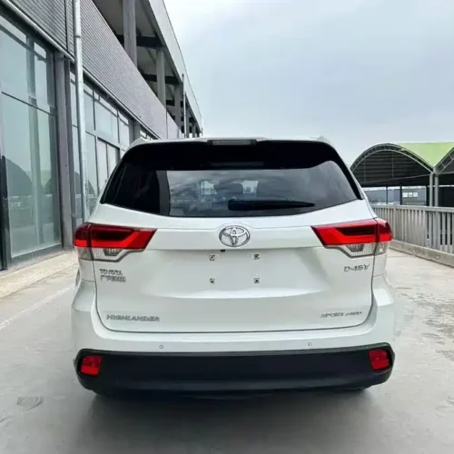 900x675_0_q87_c42_autohomecar__ChxpVmmEJW2AK8k6AALlatTcqxo487.jpg.webp Used Toyota Highlander 2018 2.0T four-wheel drive luxury version