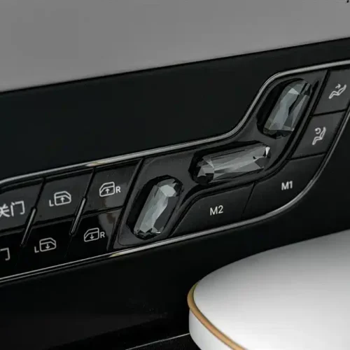 900x675_0_q87_c42_autohomecar__ChxpVmmFlFeAHxH0AAE12KWweSo117.jpg.webp Used Zeekr 009 2024 Model Glory