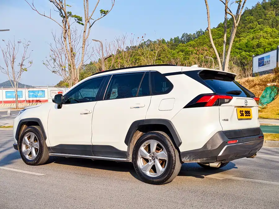 Used Toyota RAV4 Rongfang 2020 2.0L CVT two-wheel drive fashion version