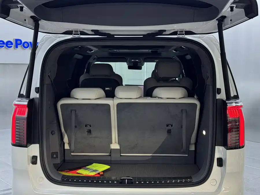 900x675_0_q87_c42_autohomecar__ChxpVmmJRt-AeR19AASqeMhscNI011.jpg.webp Used Zeekr 009 2024 seven-seat aisle version four-wheel drive 108kWh