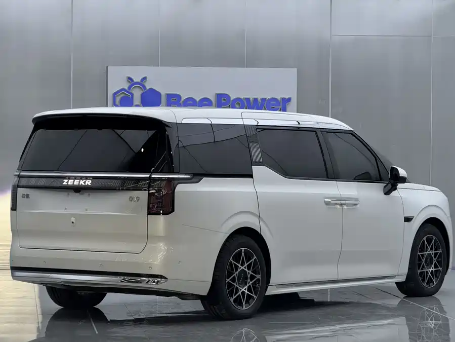 900x675_0_q87_c42_autohomecar__ChxpVmmJRtOAamKQAALQ_m2Xy3g939.jpg.webp Used Zeekr 009 2024 seven-seat aisle version four-wheel drive 108kWh