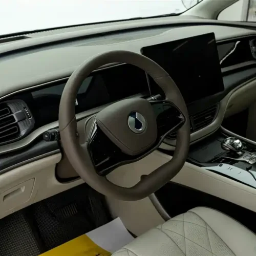 900x675_0_q87_c42_autohomecar__ChxpVmmJoneALsK8AAGZEpFngww125.jpg.webp Used Denza D9 2022 EV 600 four-wheel drive flagship model