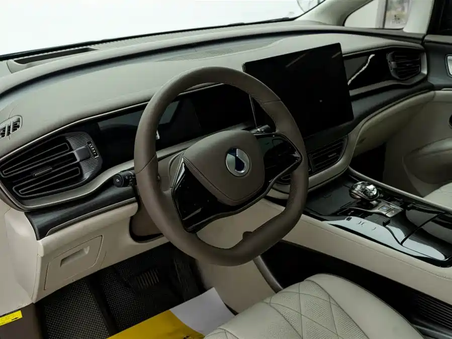 900x675_0_q87_c42_autohomecar__ChxpVmmJoneALsK8AAGZEpFngww125.jpg.webp Used Denza D9 2022 EV 600 four-wheel drive flagship model