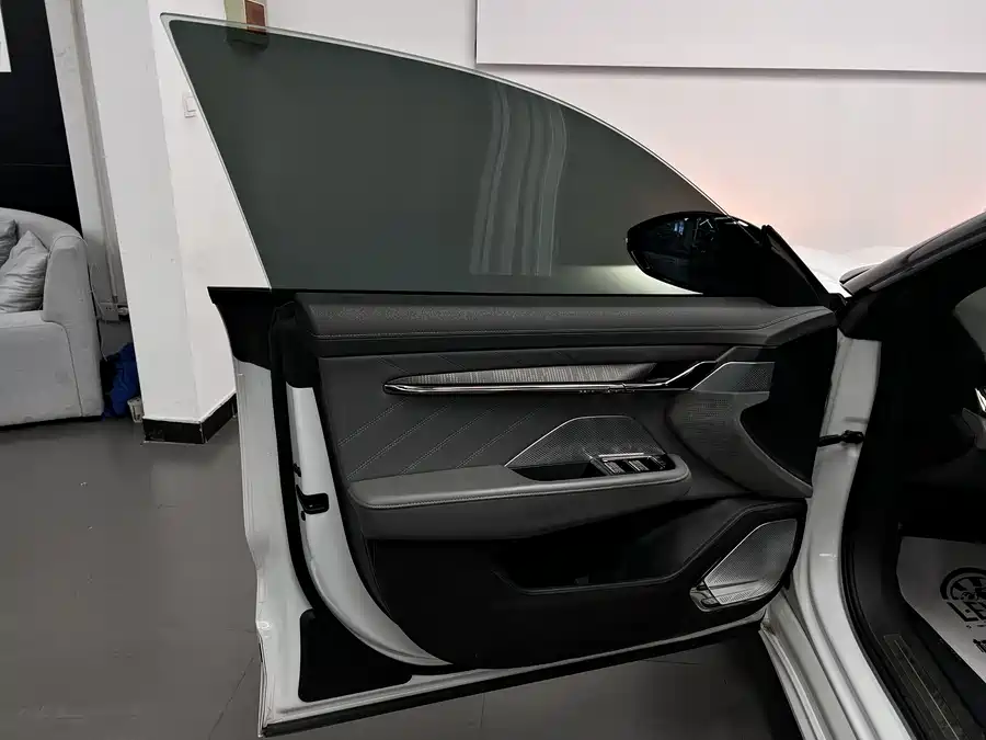900x675_0_q87_c42_autohomecar__ChxpVmmMGr2ARXOKAAOeyERc3ps452.jpg.webp Used Zeekr 001 2023 WE version 86kWh