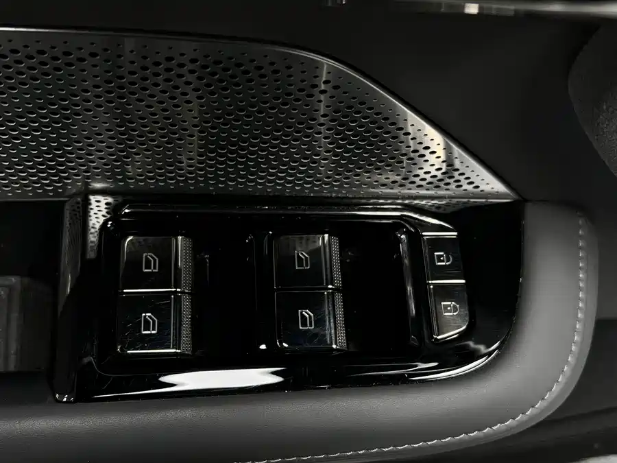900x675_0_q87_c42_autohomecar__ChxpVmmMGseAVv-9AATCZIynTGo288.jpg.webp Used Zeekr 001 2023 WE version 86kWh