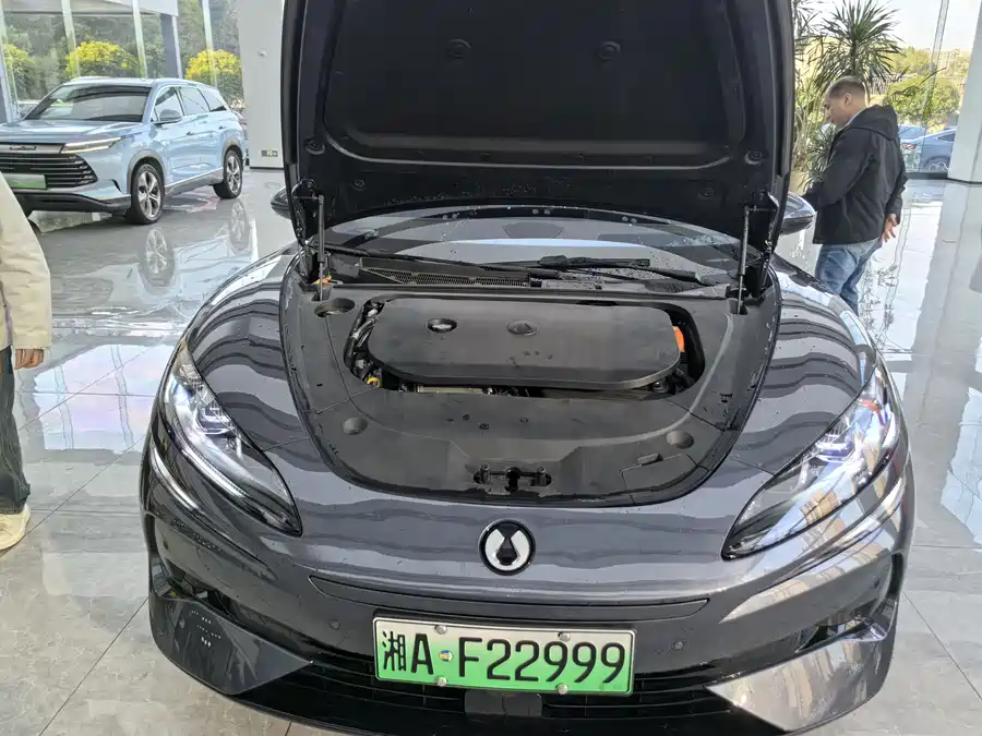 Used Denza Z9 2024 1100km four-wheel drive Max version