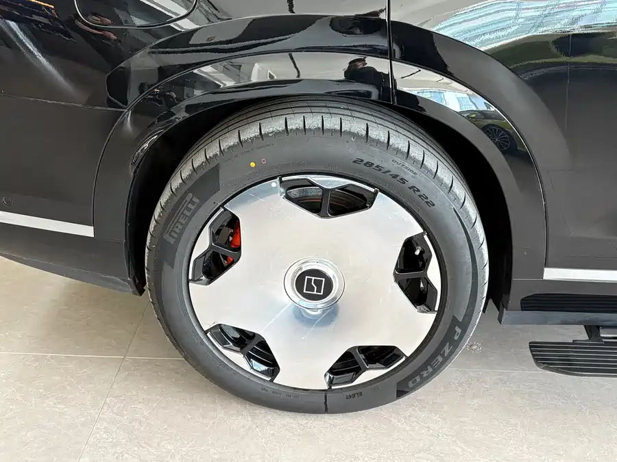 900x675_0_q87_c42_autohomecar__ChxpVmmNs3-AMMMDAAmdI5CQVJA212.jpg.webp Used Zeekr 9X 2025 Ultra Edition 70kWh