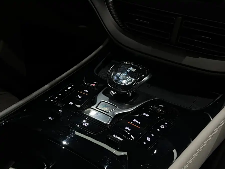 900x675_0_q87_c42_autohomecar__ChxpVmmOvEmASyQpAASeWUGztd4404.jpg.webp Used Denza D9 2025 DM-i smart driving version 1020 four-wheel drive exclusive model