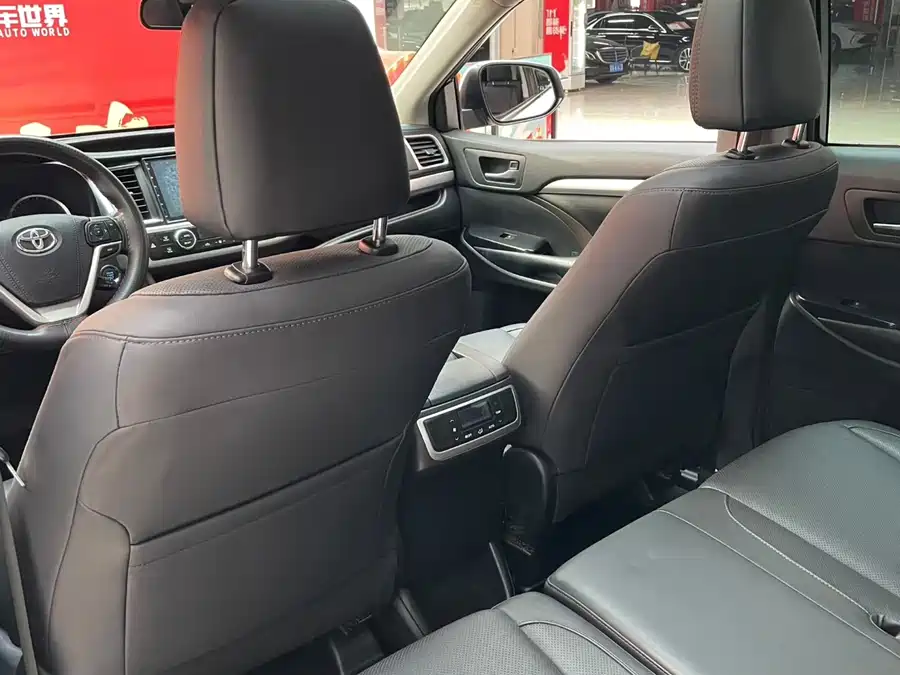 Used Toyota Highlander 2017 2.0T four-wheel drive luxury version 7 seats