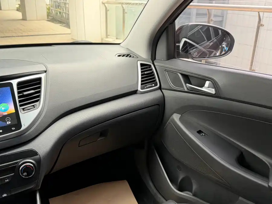 Used Hyundai Tucson 2015 2.0L automatic two-wheel drive intelligent