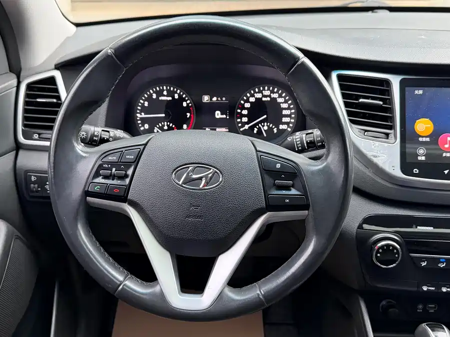 Used Hyundai Tucson 2015 2.0L automatic two-wheel drive intelligent