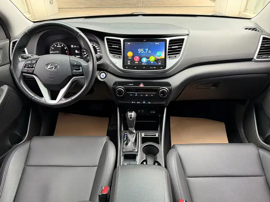 Used Hyundai Tucson 2015 2.0L automatic two-wheel drive intelligent