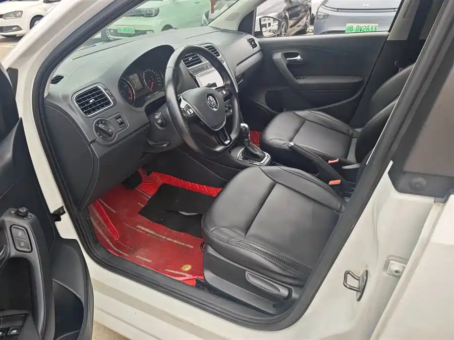 Used Volkswagen Polo 2016 1.6L automatic comfort model