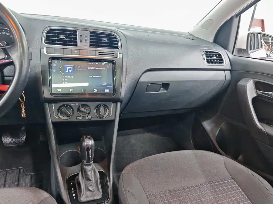 Used Volkswagen Polo 2016 1.6L automatic comfort model