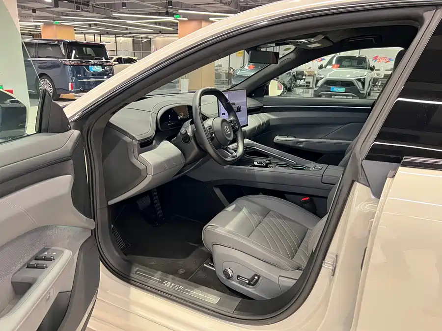 900x675_0_q87_c42_autohomecar__ChxpVmmgBU6AWy6yAAmPhaDvaFE564.jpg.webp Used Zeekr 001 2025 YOU version 100kWh four-wheel drive