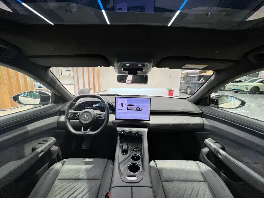 900x675_0_q87_c42_autohomecar__ChxpVmmgBVCAC8DNAAw6RgU44Zw298.jpg.webp Used Zeekr 001 2025 YOU version 100kWh four-wheel drive