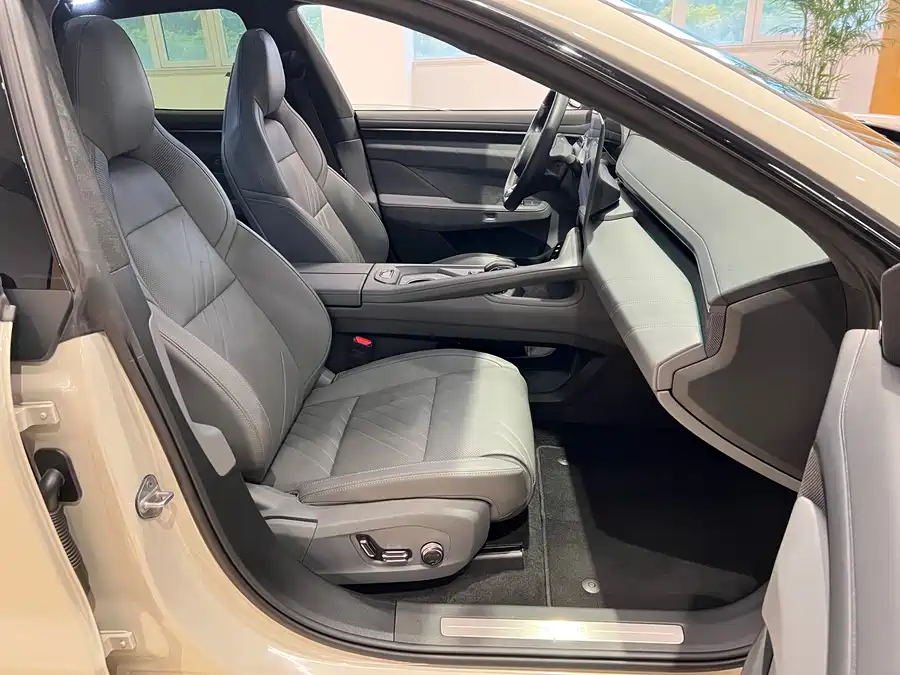 900x675_0_q87_c42_autohomecar__ChxpVmmgBVKAQ6UFAAkzjla56wI320.jpg.webp Used Zeekr 001 2025 YOU version 100kWh four-wheel drive