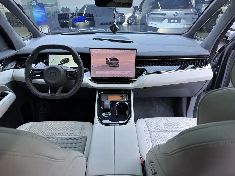 900x675_0_q87_c42_autohomecar__ChxpVmmhTJ6ARedFAAVJ0IM8EcU933.jpg.webp Used Zeekr 009 2024 seven-seater aisle version 108kWh