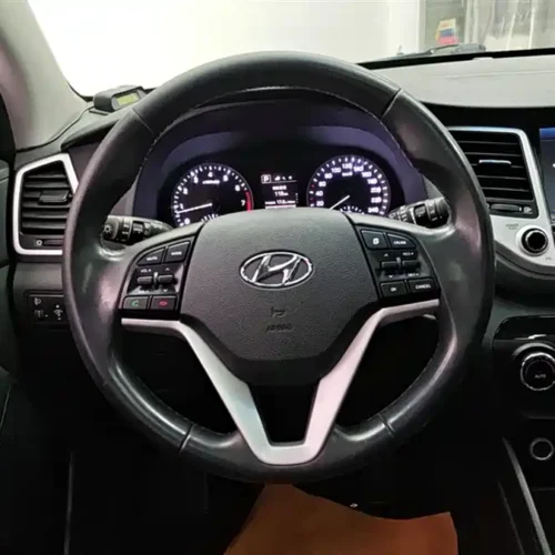 900x675_0_q87_c42_autohomecar__ChxpVmmhXH6AQzXrAAGwYTqyu7Y988.jpg.webp Used Hyundai Tucson 2015 1.6T dual-clutch two-wheel drive intelligent model