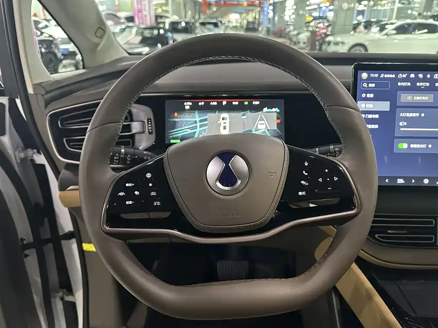 900x675_0_q87_c42_autohomecar__ChxpVmmhs8mAc-MmAATXUfN3ZRo076.jpg.webp Used Denza D9 2022 EV 600 four-wheel drive flagship model