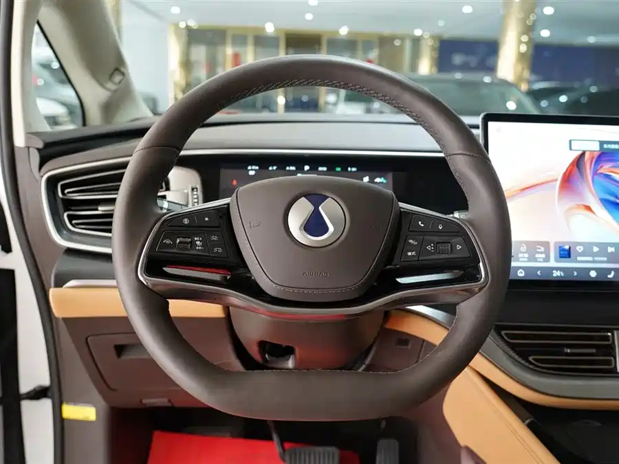 900x675_0_q87_c42_autohomecar__ChxpVmmiP3-AHe9IAAGX2JmIrHs417.jpg.webp Used Denza D9 2024 DM-i 980 four-wheel drive flagship model