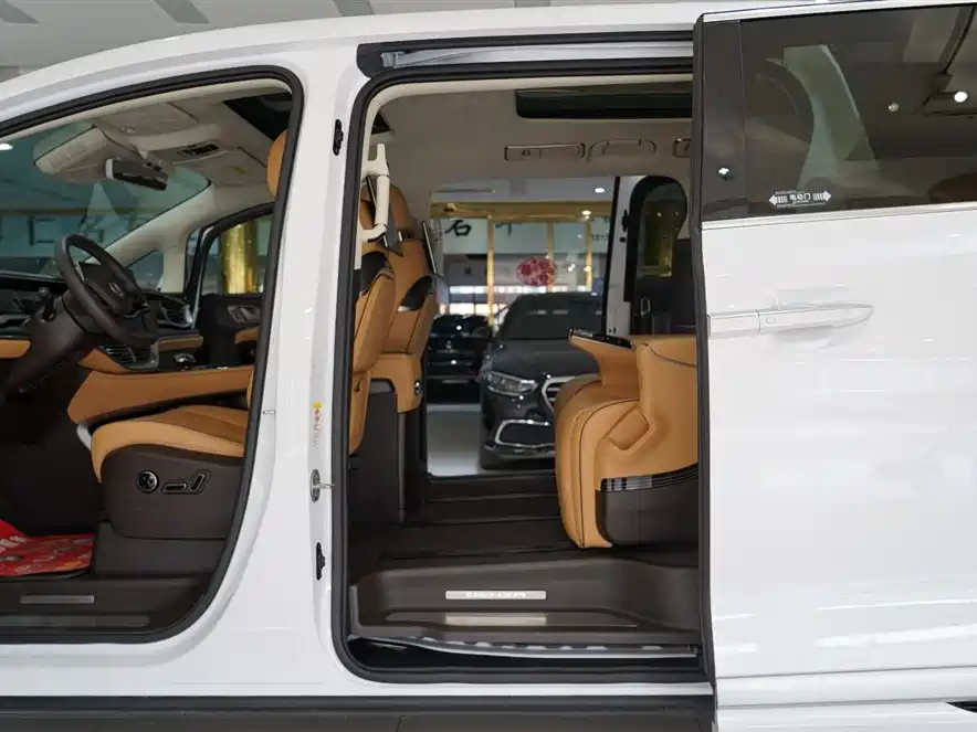 900x675_0_q87_c42_autohomecar__ChxpVmmiP32APspMAAFePSrNKSU363.jpg.webp Used Denza D9 2024 DM-i 980 four-wheel drive flagship model