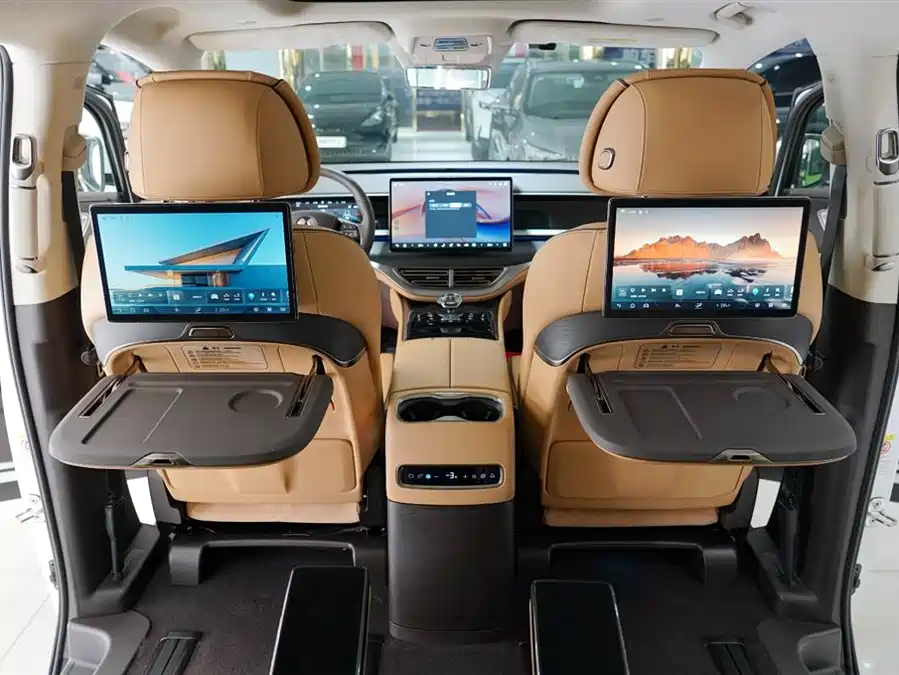 900x675_0_q87_c42_autohomecar__ChxpVmmiP4eAQhdSAAHTqJy0fRA982.jpg.webp Used Denza D9 2024 DM-i 980 four-wheel drive flagship model