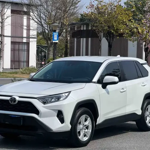 900x675_0_q87_c42_autohomecar__ChxpVmmjBlWABW5bAAzvNVEBYsI092.jpg.webp Used Toyota RAV4 Rongfang 2023 2.0L CVT two-wheel drive urban version
