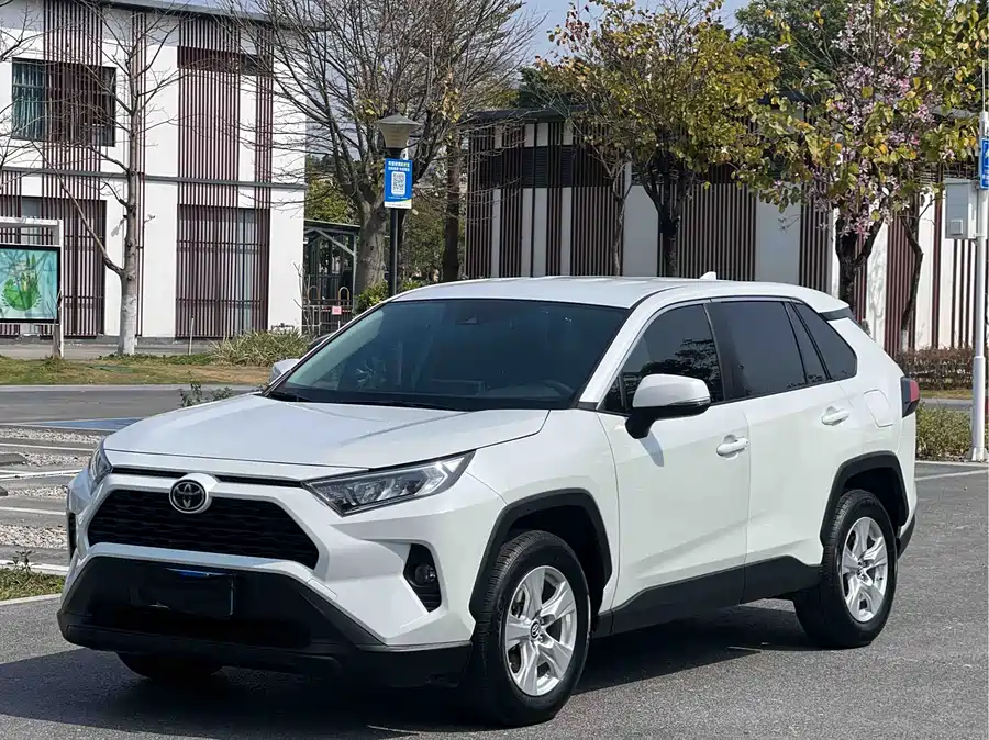 900x675_0_q87_c42_autohomecar__ChxpVmmjBlWABW5bAAzvNVEBYsI092.jpg.webp Used Toyota RAV4 Rongfang 2023 2.0L CVT two-wheel drive urban version