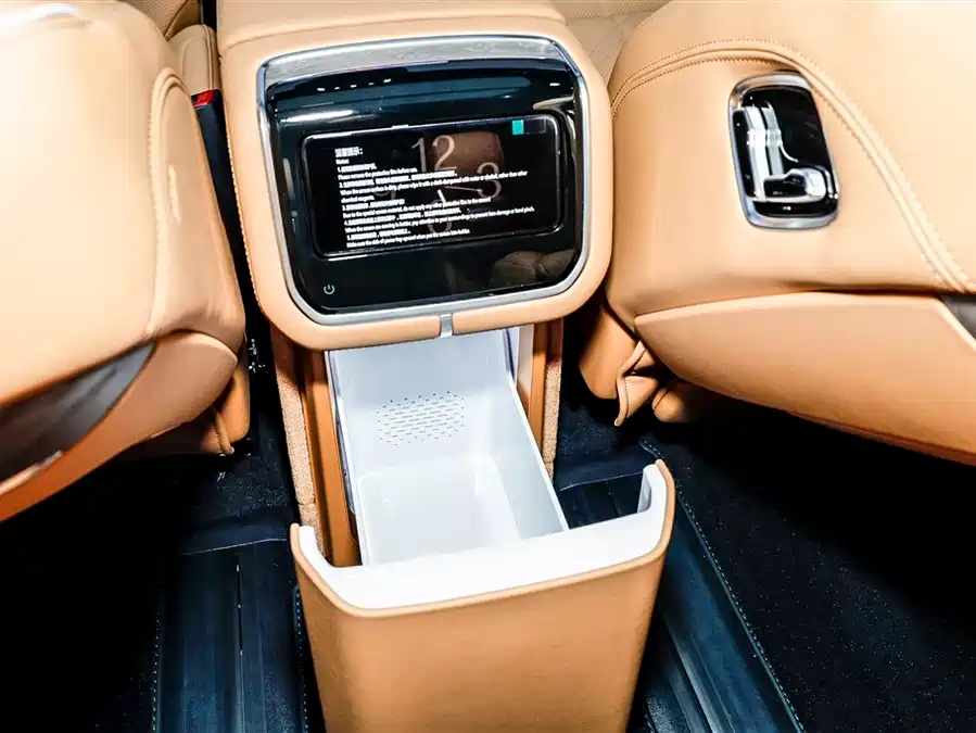 900x675_0_q87_c42_autohomecar__ChxpVmmmVU2AMTVbAAGJDvk4Oms154.jpg.webp Used Zeekr 9X 2025 Hyper Edition 70kWh