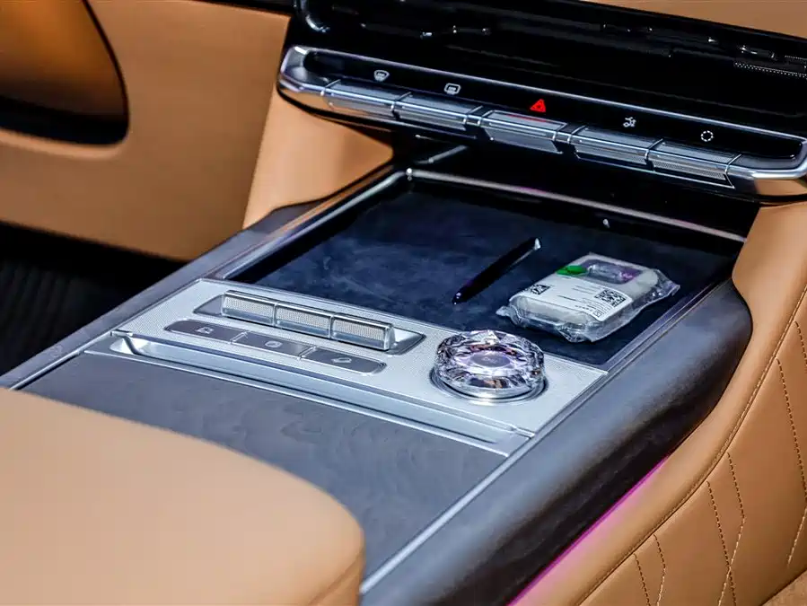 900x675_0_q87_c42_autohomecar__ChxpVmmmVU2AU5FRAAGf8S7sdl0689.jpg.webp Used Zeekr 9X 2025 Hyper Edition 70kWh