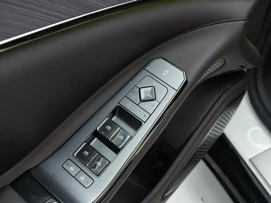 900x675_0_q87_c42_autohomecar__ChxpVmmn2h-ASWAMAAFKk12x_TY517.jpg.webp Used Denza Z9 2024 1100km four-wheel drive Ultra version