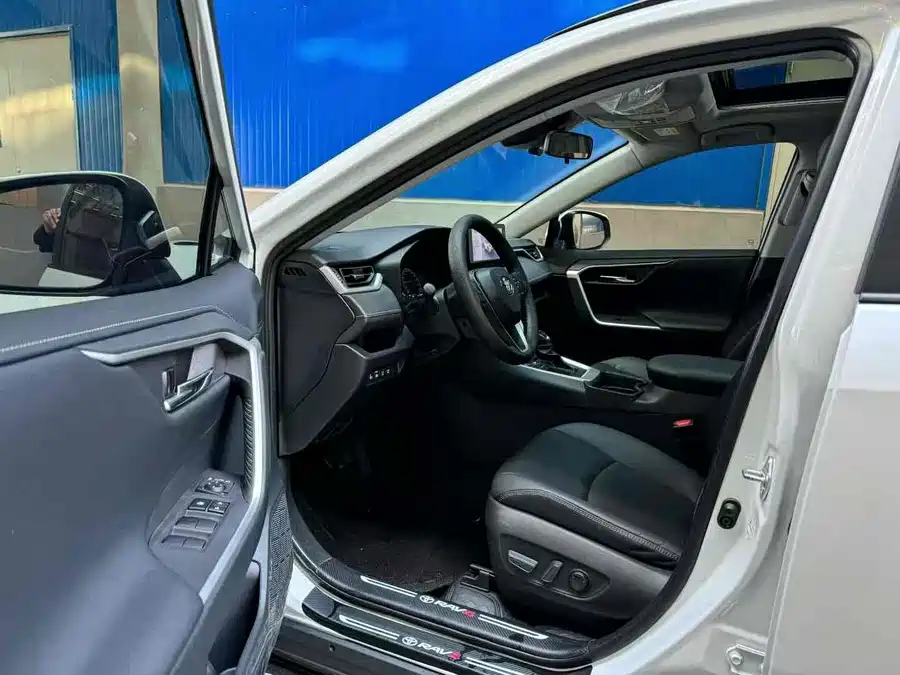 Used Toyota RAV4 Rongfang 2023 2.0L CVT two-wheel drive 20th anniversary platinum commemorative edition