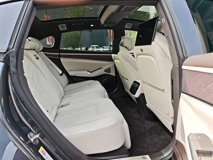 Used Denza Z9 2024 1100km four-wheel drive Ultra version