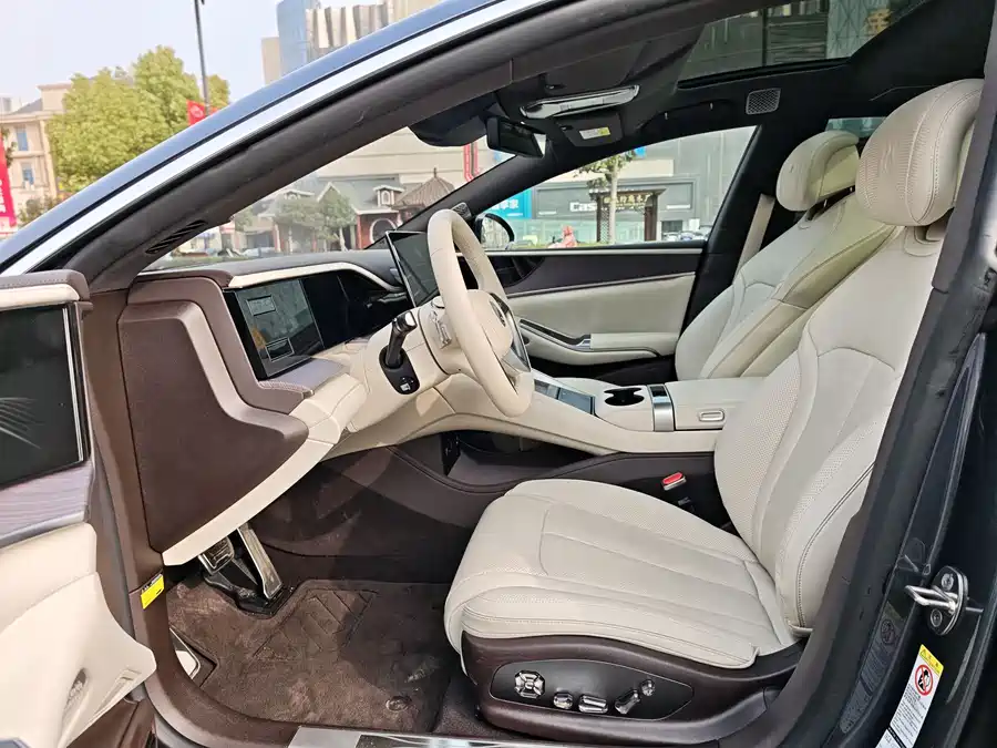 Used Denza Z9 2024 1100km four-wheel drive Ultra version