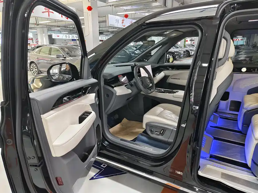 Used Zeekr 009 2024 seven-seat aisle version four-wheel drive 140kWh
