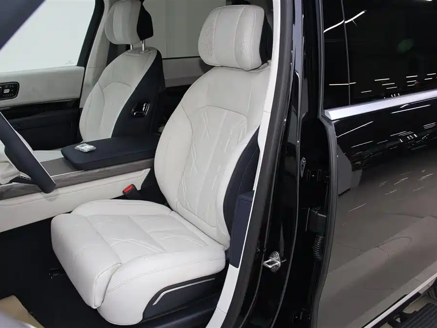 900x675_0_q87_c42_autohomecar__ChxpVmmqmCSAELBTAAFcb5e5_iw935.jpg.webp Used Zeekr 9X 2025 Hyper Edition 70kWh