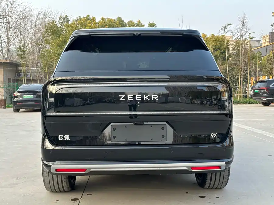 900x675_0_q87_c42_autohomecar__ChxpVmmqnkiAA6BBAAmpwsluScg979.jpg.webp Used Zeekr 9X 2025 Hyper Edition 70kWh