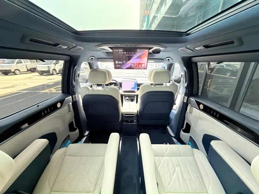 Used Zeekr 009 2024 seven-seat aisle version four-wheel drive 108kWh
