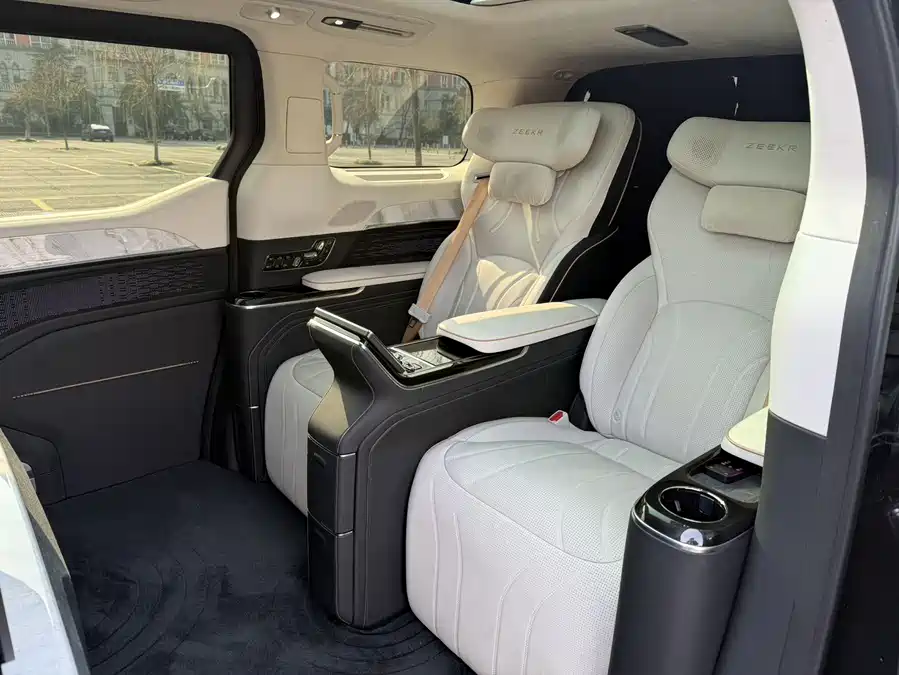 900x675_0_q87_c42_autohomecar__ChxpVmms466ADzJcAAPB7HsmZ18415.jpg.webp Used Zeekr 009 2024 Model Glory