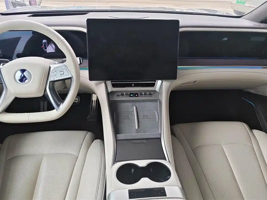 Used Denza Z9 2024 1100km four-wheel drive Ultra version
